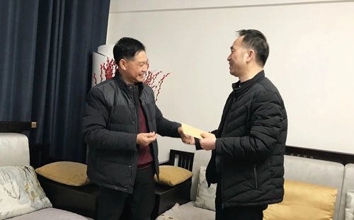 集團領導春節(jié)前走訪慰問一線職工、困難職工和離退休老干部(圖2)