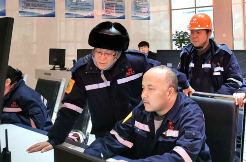 集團領導春節(jié)前走訪慰問一線職工、困難職工和離退休老干部(圖1)