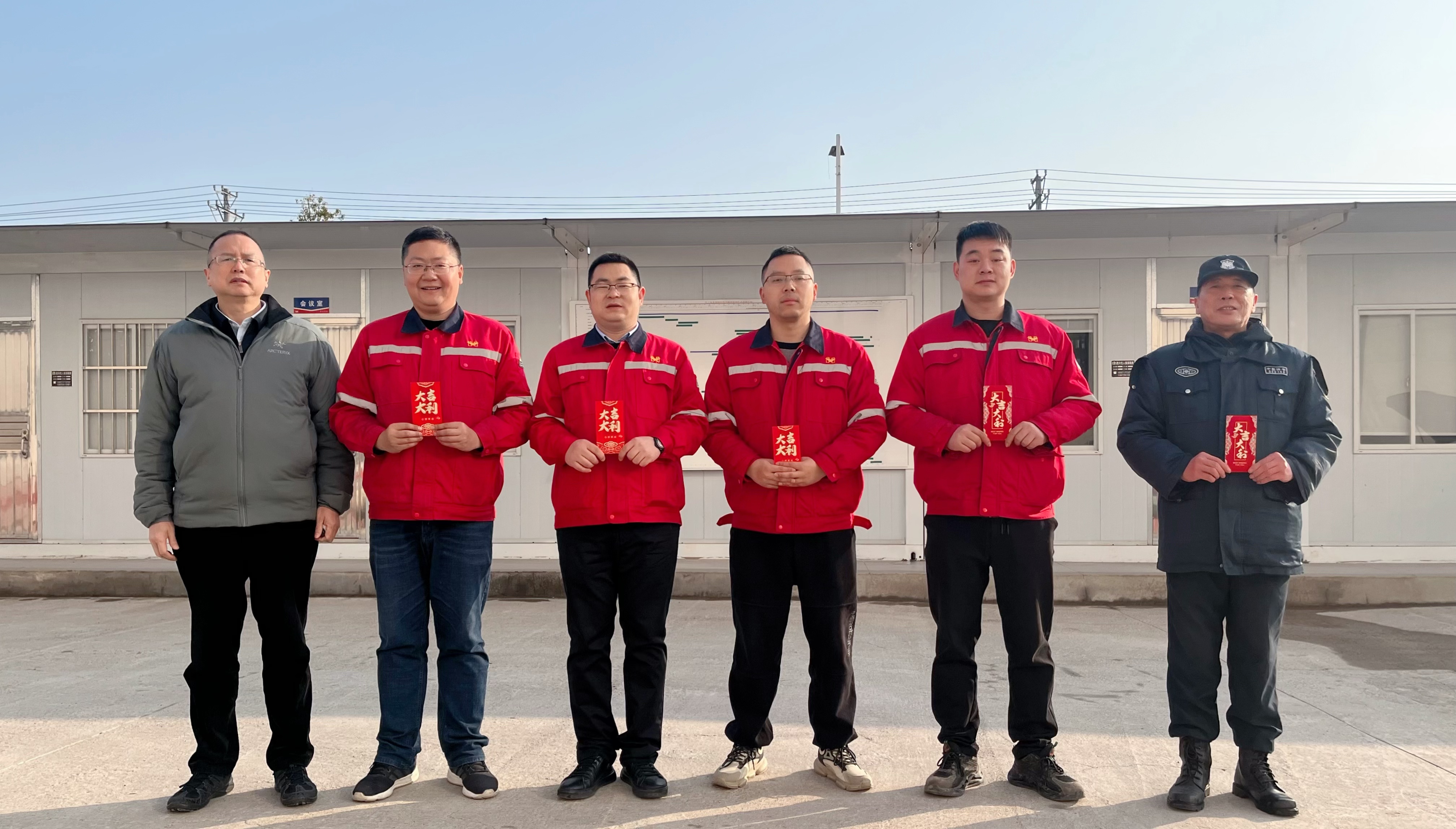 化機公司黨委書記、董事長、總經(jīng)理楊中澤到項目現(xiàn)場走訪慰問(圖2)
