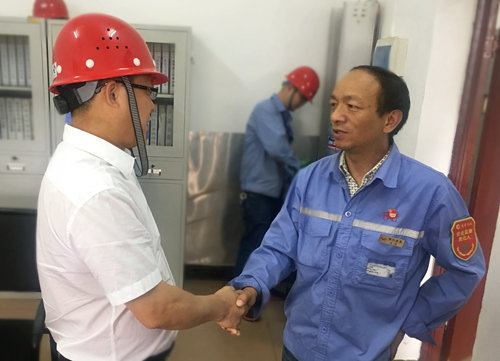 王大真到宜都園區(qū)、股份公司看望慰問基層黨員