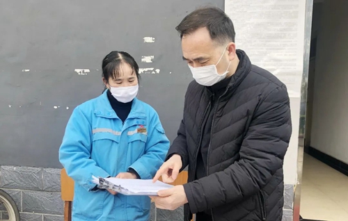 周金平先后到楚星公司、松滋肥業(yè)、實(shí)訓(xùn)基地和股份公司檢查疫情防控工作